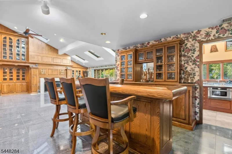 8 Cracco Ln Wayne, NJ 07470