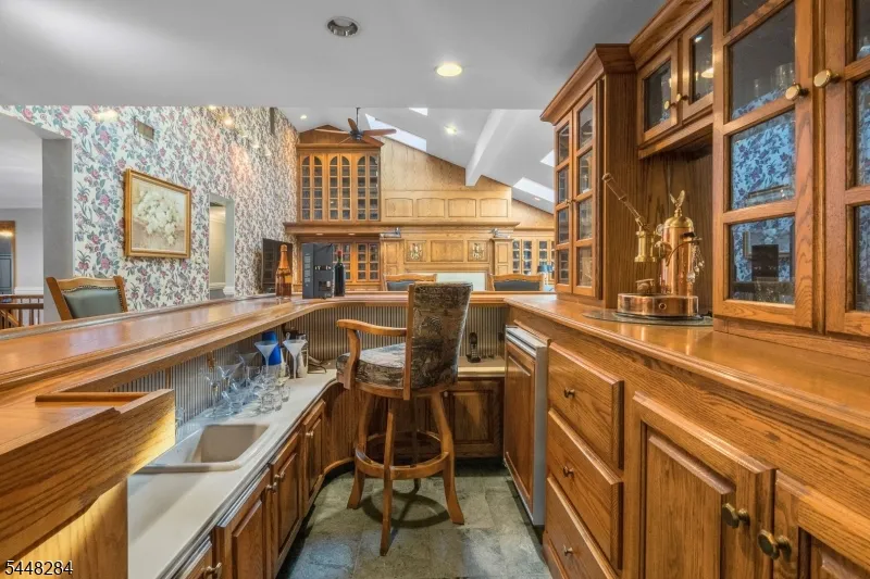 8 Cracco Ln Wayne, NJ 07470