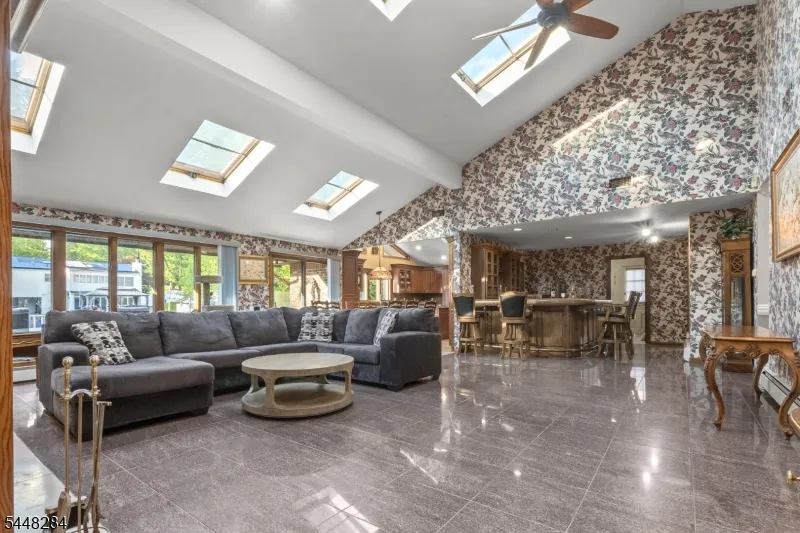 8 Cracco Ln Wayne, NJ 07470