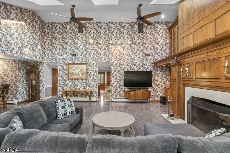 8 Cracco Ln Wayne, NJ 07470