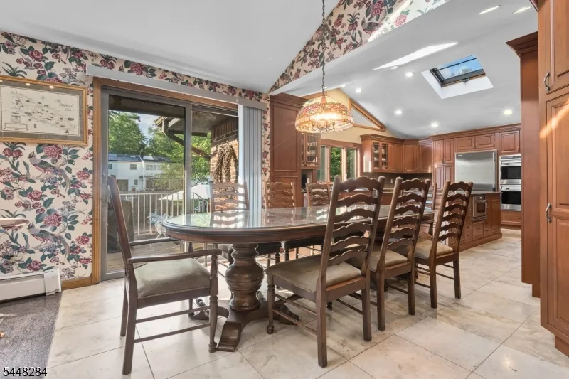 8 Cracco Ln Wayne, NJ 07470