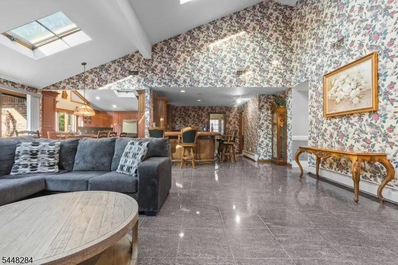 8 Cracco Ln Wayne, NJ 07470