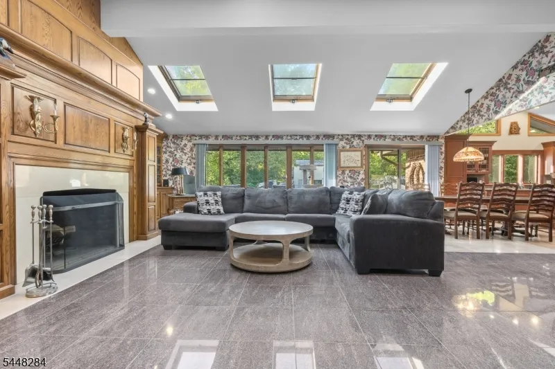 8 Cracco Ln Wayne, NJ 07470