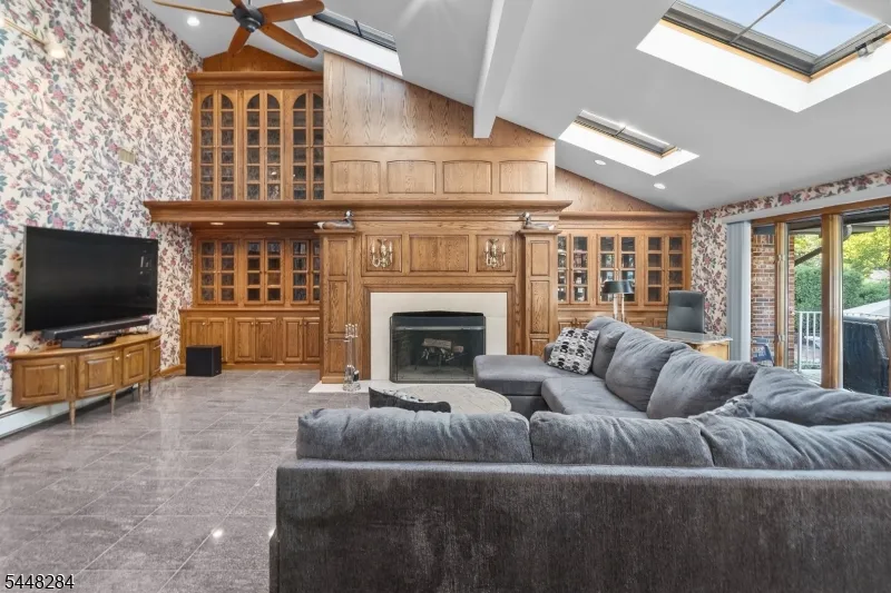 8 Cracco Ln Wayne, NJ 07470