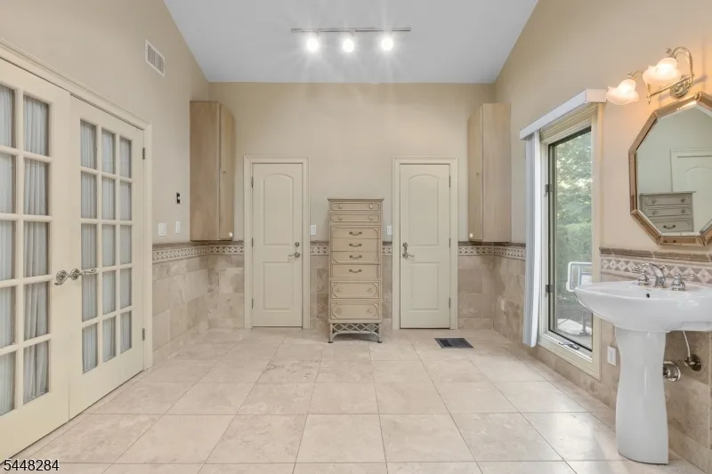 8 Cracco Ln Wayne, NJ 07470