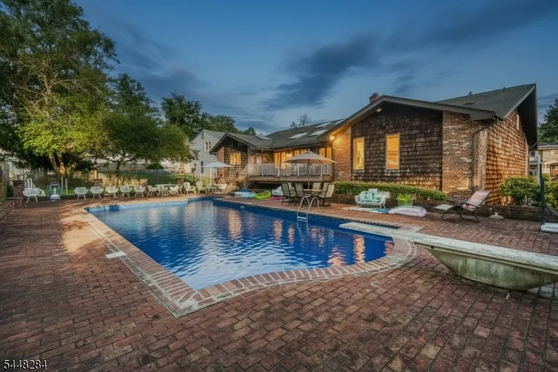 8 Cracco Ln Wayne, NJ 07470
