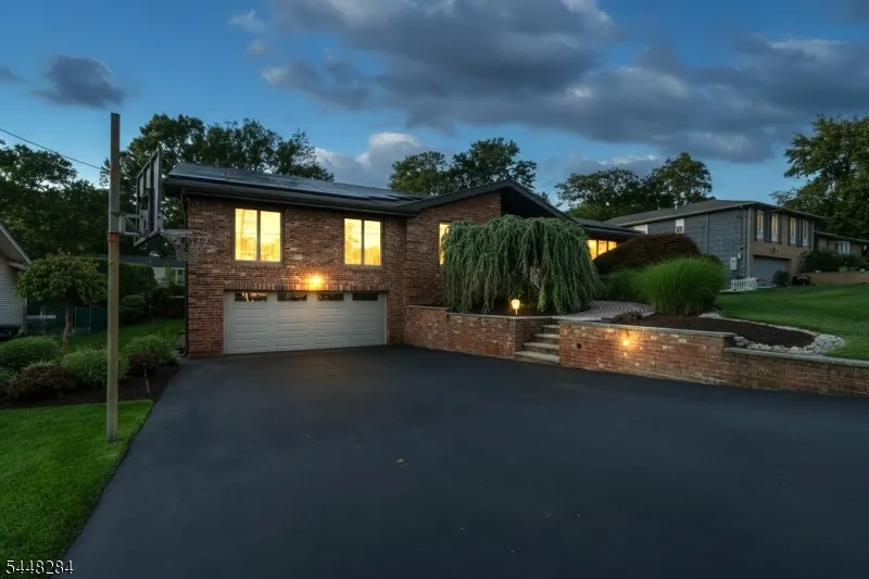 8 Cracco Ln Wayne, NJ 07470