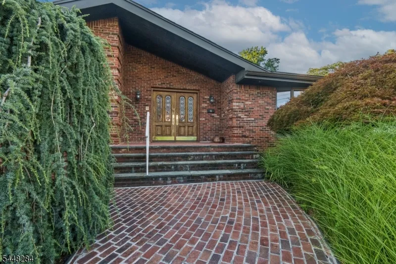 8 Cracco Ln Wayne, NJ 07470