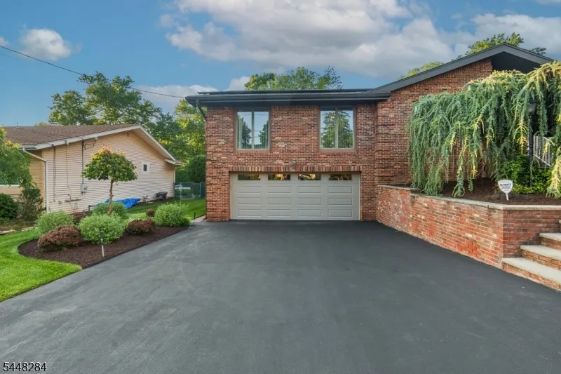 8 Cracco Ln Wayne, NJ 07470