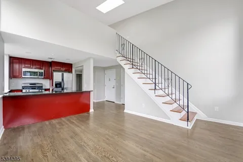 105 Marion St #18 Unit 18