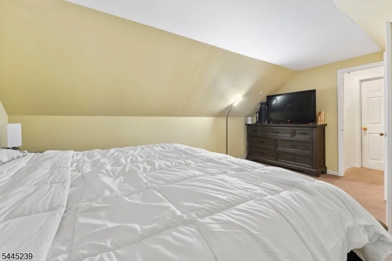 196 Gabriel Ter Sayreville, NJ 08879