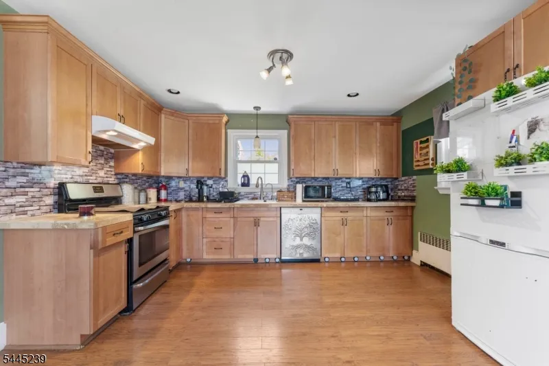 196 Gabriel Ter Sayreville, NJ 08879