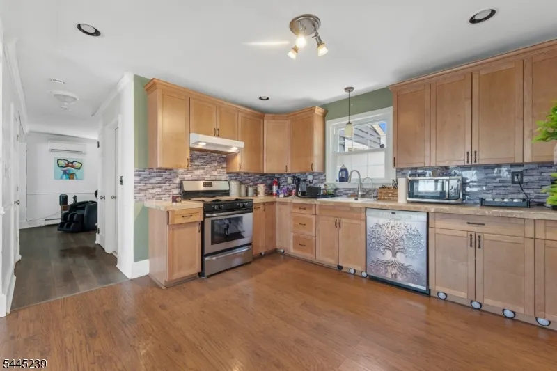 196 Gabriel Ter Sayreville, NJ 08879