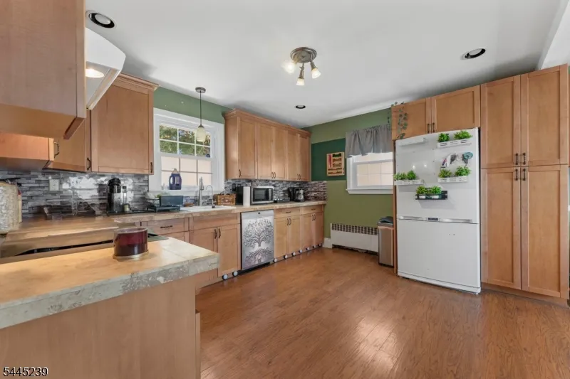 196 Gabriel Ter Sayreville, NJ 08879