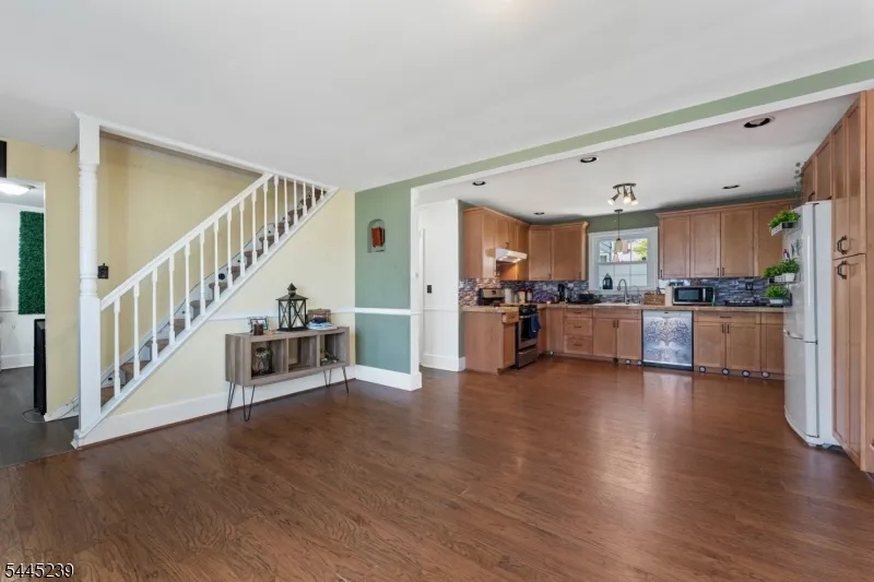 196 Gabriel Ter Sayreville, NJ 08879
