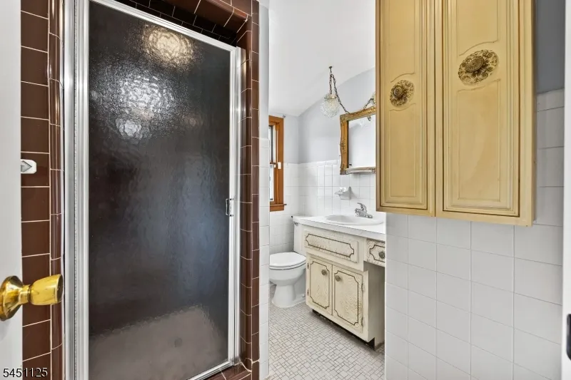 21 Starlit Dr Middlesex, NJ 08846