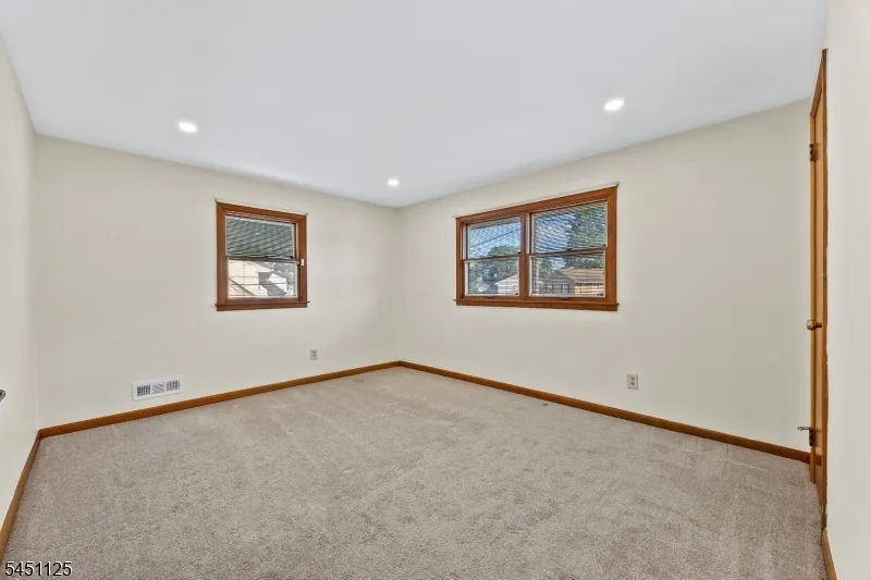 21 Starlit Dr Middlesex, NJ 08846