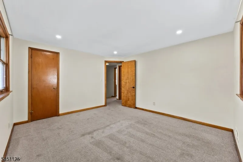 21 Starlit Dr Middlesex, NJ 08846