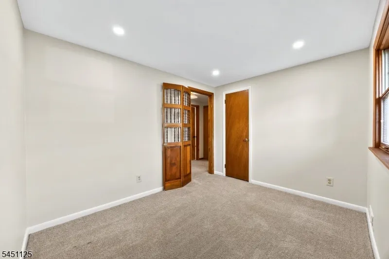 21 Starlit Dr Middlesex, NJ 08846
