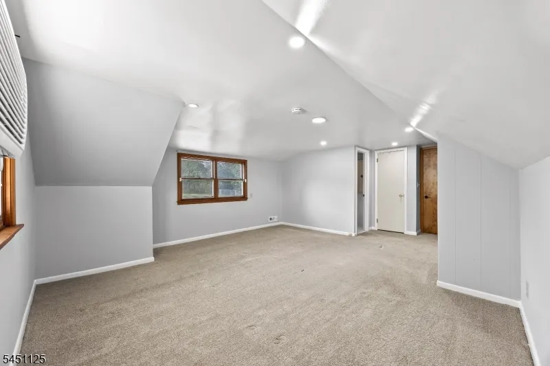 21 Starlit Dr Middlesex, NJ 08846