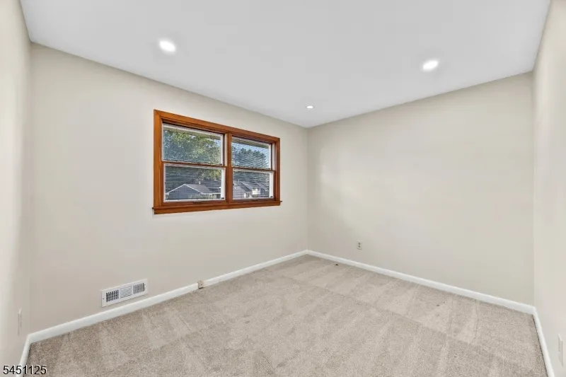 21 Starlit Dr Middlesex, NJ 08846