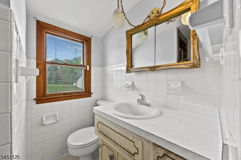 21 Starlit Dr Middlesex, NJ 08846