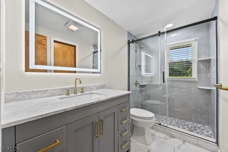 21 Starlit Dr Middlesex, NJ 08846