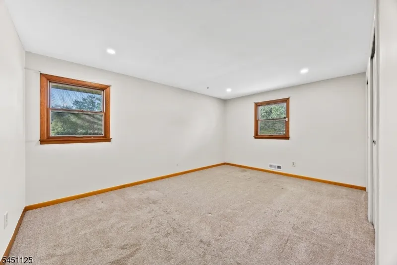 21 Starlit Dr Middlesex, NJ 08846