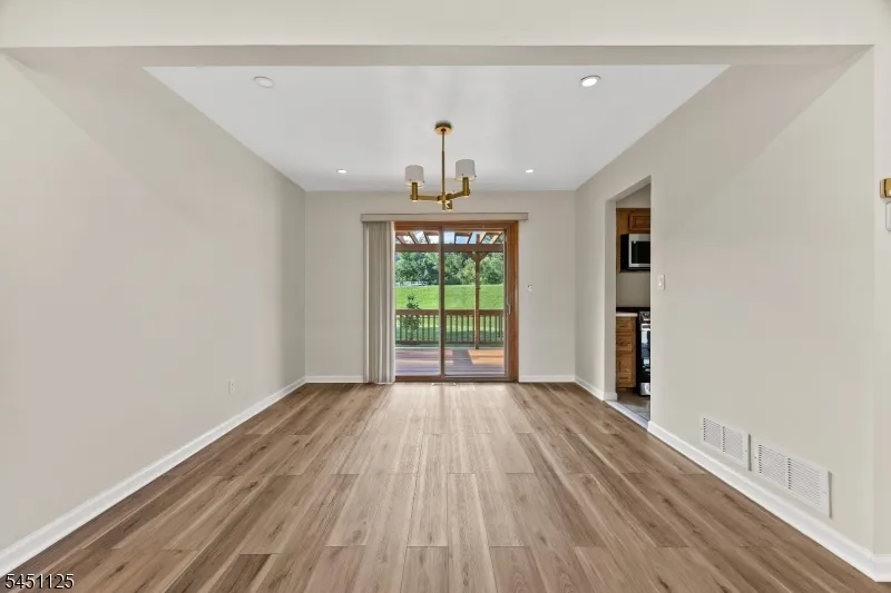 21 Starlit Dr Middlesex, NJ 08846