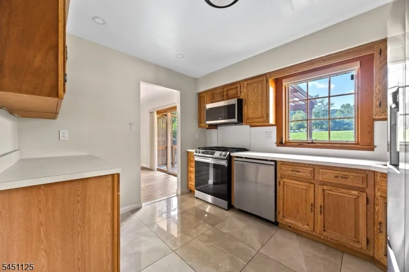 21 Starlit Dr Middlesex, NJ 08846