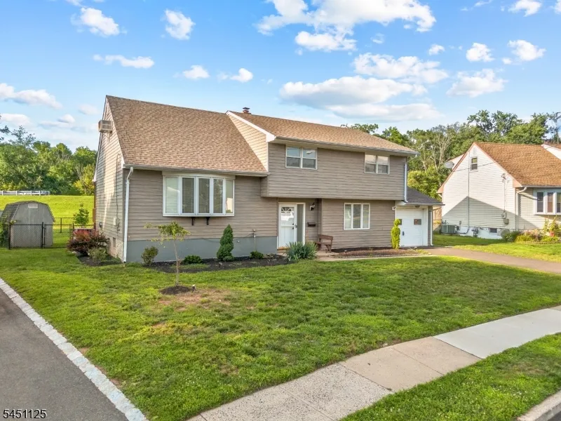 21 Starlit Dr Middlesex, NJ 08846
