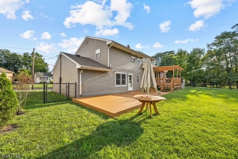21 Starlit Dr Middlesex, NJ 08846