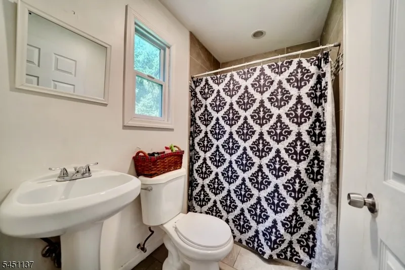 17 Orchard St Pompton Lakes, NJ 07442
