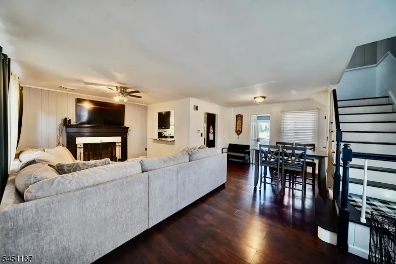 17 Orchard St Pompton Lakes, NJ 07442