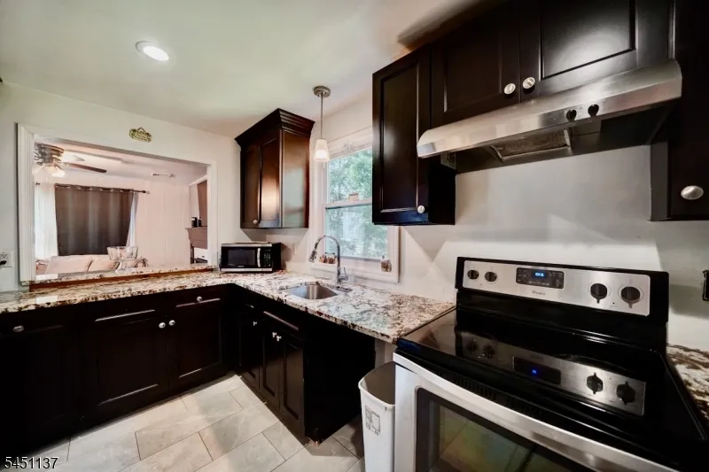 17 Orchard St Pompton Lakes, NJ 07442