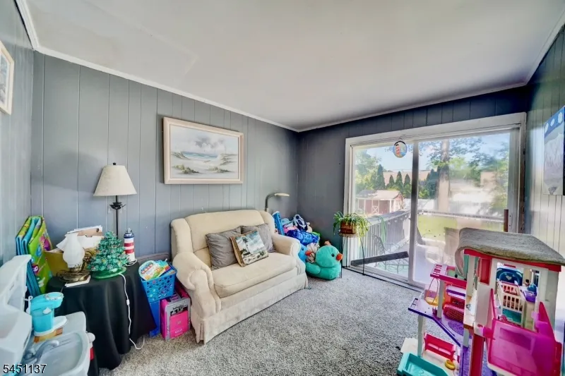 17 Orchard St Pompton Lakes, NJ 07442
