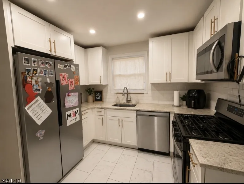 81 Delmar Pl Irvington, NJ 07111