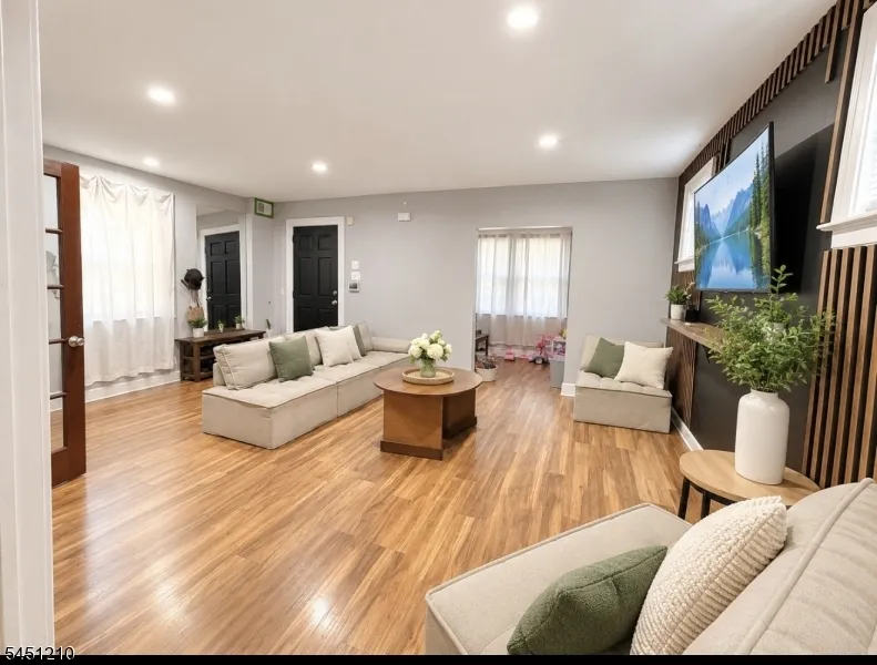 81 Delmar Pl Irvington, NJ 07111