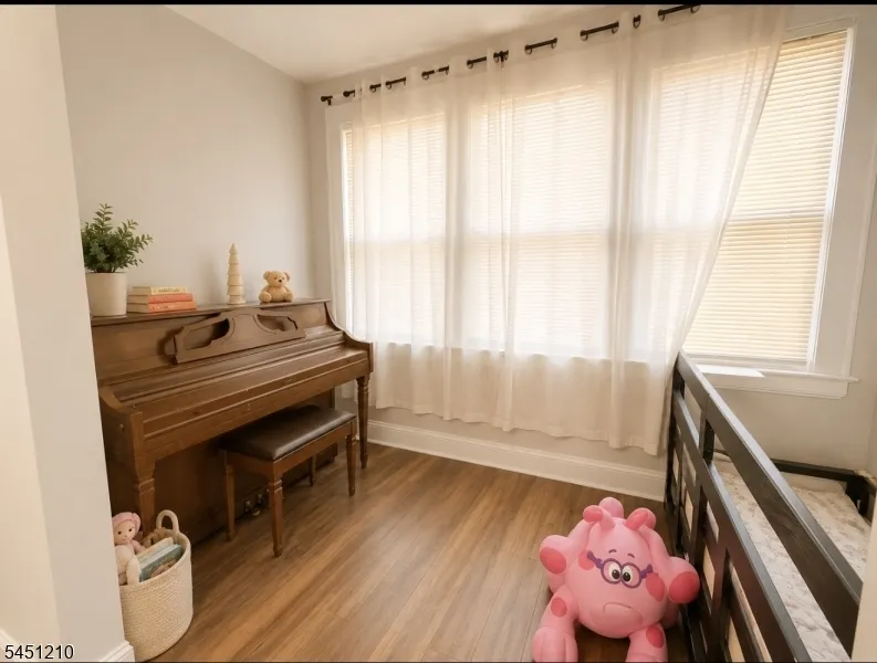81 Delmar Pl Irvington, NJ 07111