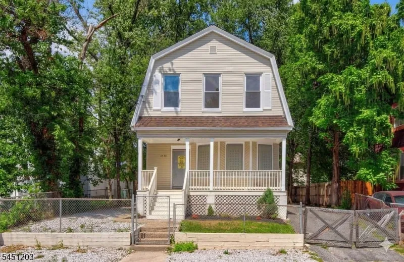 31 Voorhees St Newark City, NJ 07108