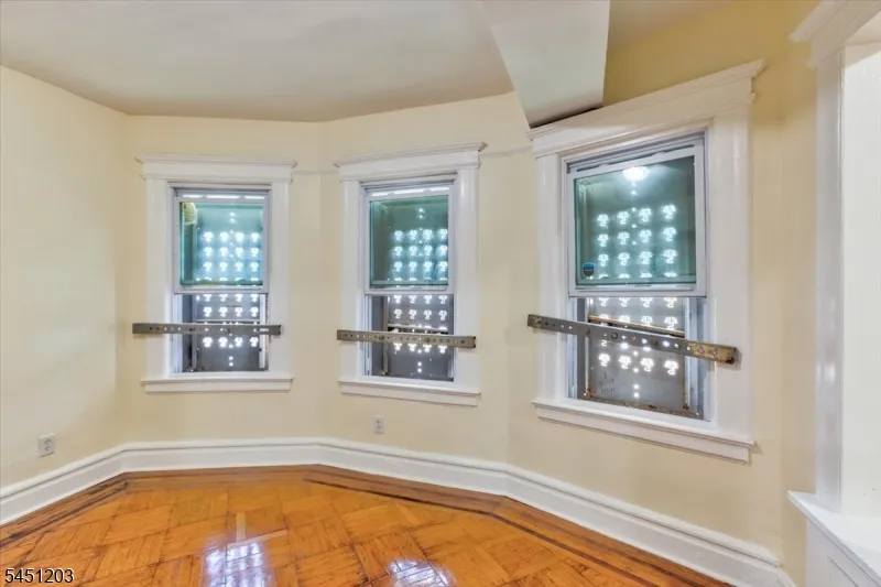 31 Voorhees St Newark City, NJ 07108