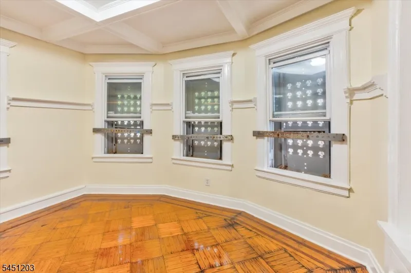 31 Voorhees St Newark City, NJ 07108