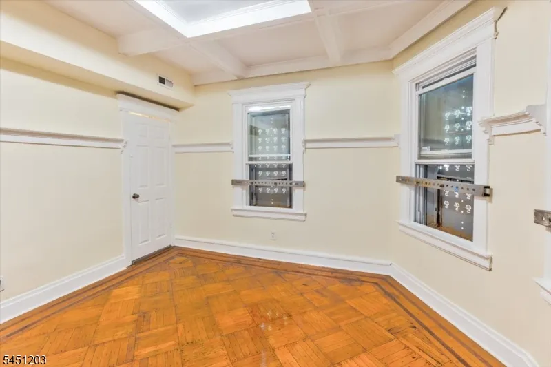 31 Voorhees St Newark City, NJ 07108