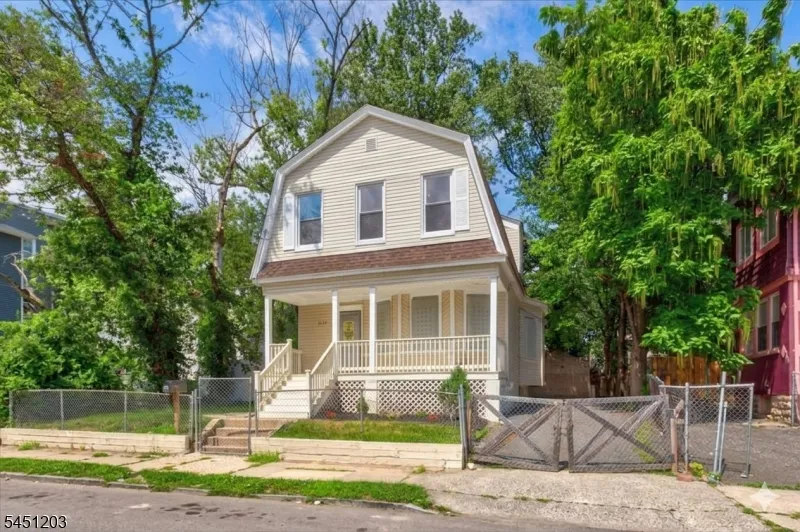 31 Voorhees St Newark City, NJ 07108