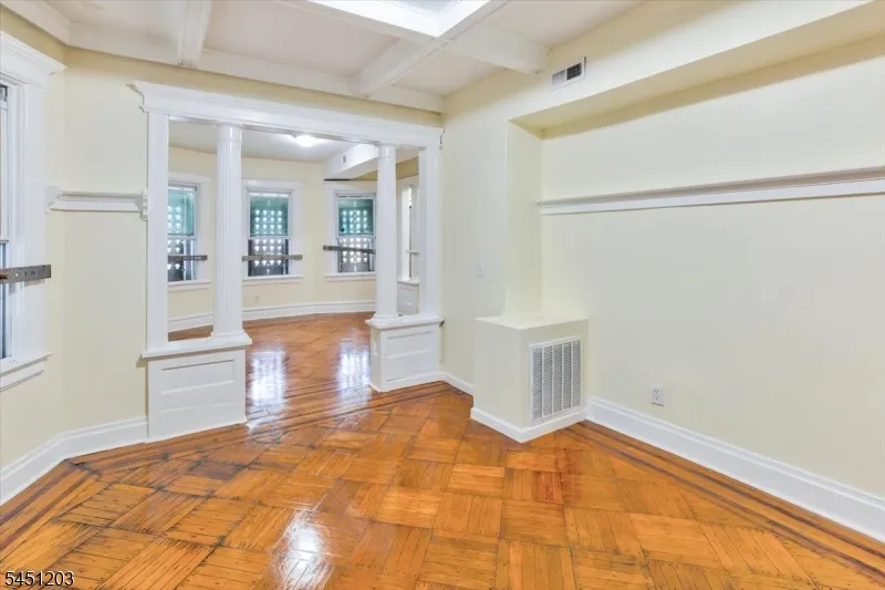 31 Voorhees St Newark City, NJ 07108