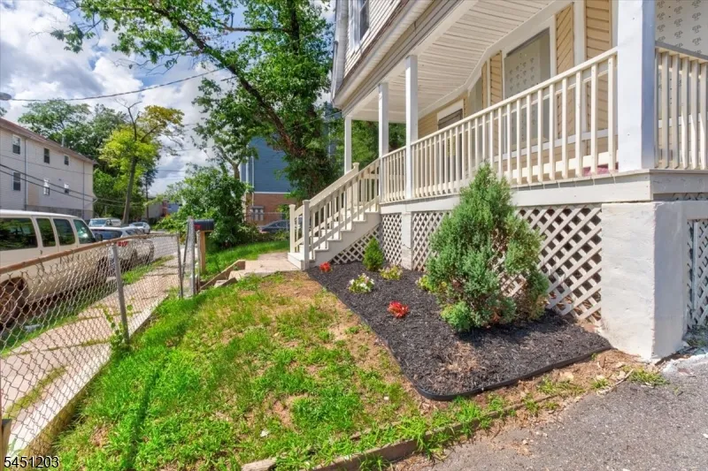 31 Voorhees St Newark City, NJ 07108