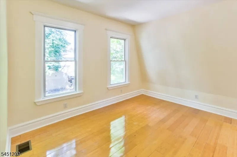 31 Voorhees St Newark City, NJ 07108