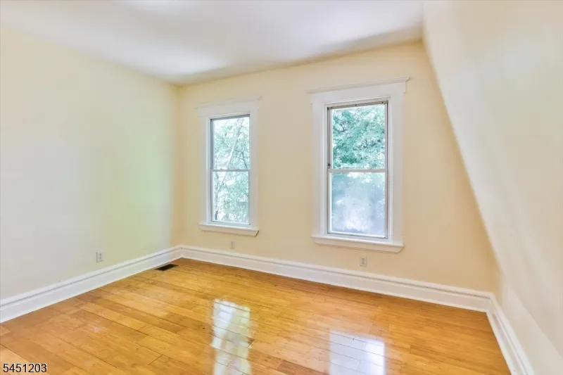 31 Voorhees St Newark City, NJ 07108