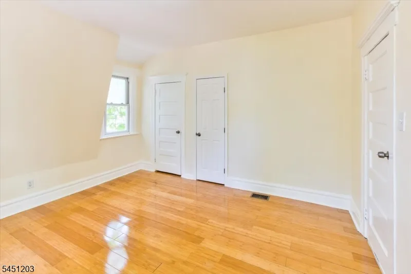 31 Voorhees St Newark City, NJ 07108
