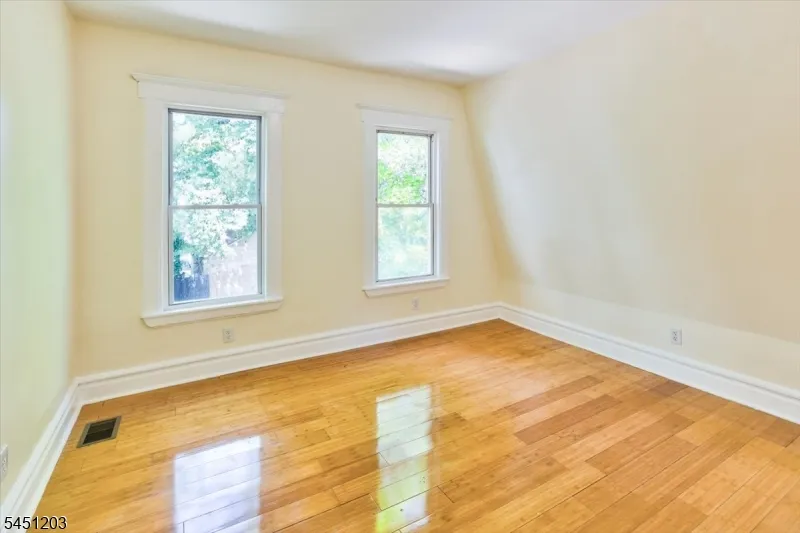 31 Voorhees St Newark City, NJ 07108